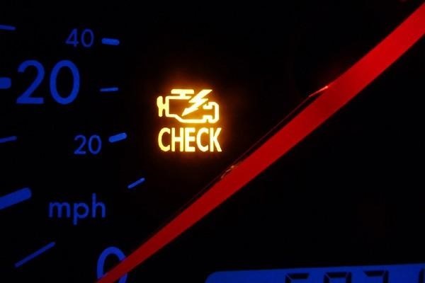 Đèn check engine là đèn báo khi động cơ ô tô xảy ra lỗi