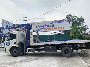 Xe cứu hộ trắng tại công ty